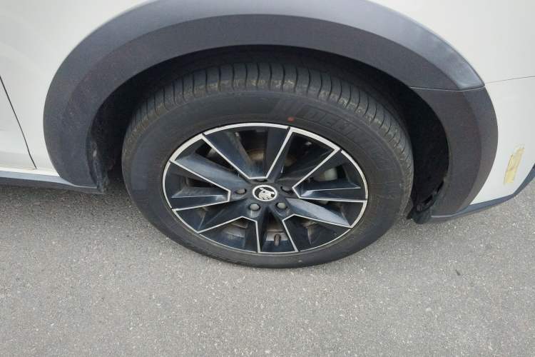 Used Skoda Octavia 2018 Station Wagon TSI230 DSG Luxury Edition Right Front Wheel Hub