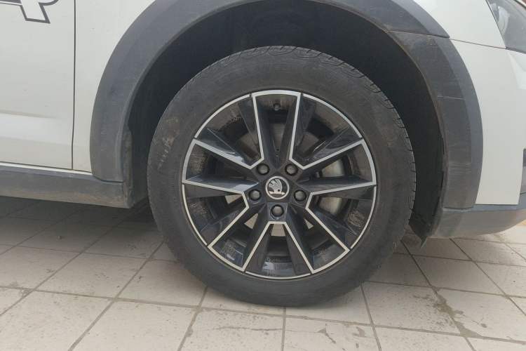 Used Skoda Octavia 2018 Station Wagon TSI230 DSG Luxury Edition Right Front Wheel Hub