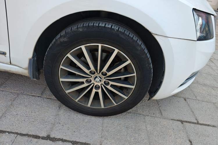 Used Skoda Octavia 2018 TSI230 DSG Luxury Edition Right Front Wheel Hub