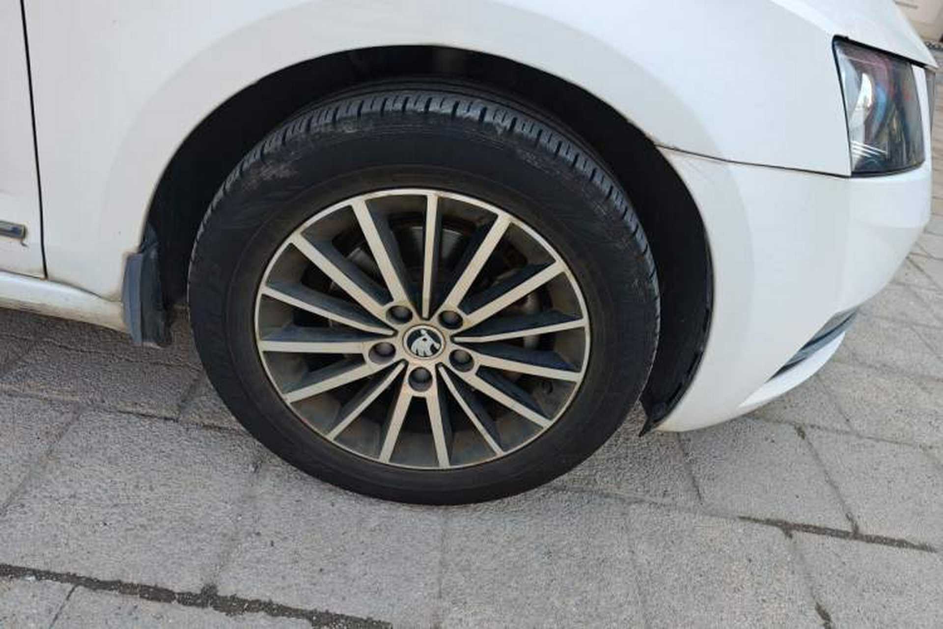 Used Skoda Octavia 2018 TSI230 DSG Luxury Edition Right Front Wheel Hub