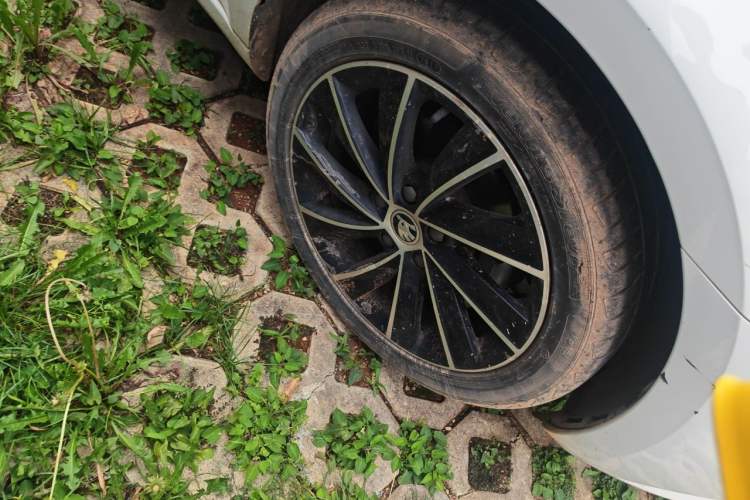 Used Skoda Octavia 2018 TSI280 DSG Luxury Edition Right Front Wheel Hub