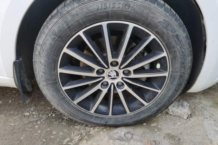 Used Skoda Octavia 2018 TSI230 DSG Luxury Enjoyment Edition Right Front Wheel Hub