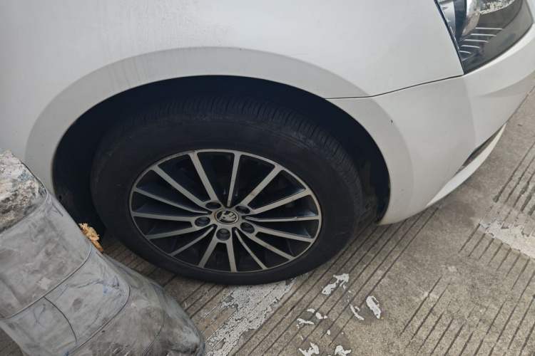 Used Skoda Octavia 2018 TSI230 DSG Luxury Edition Right Front Wheel Hub