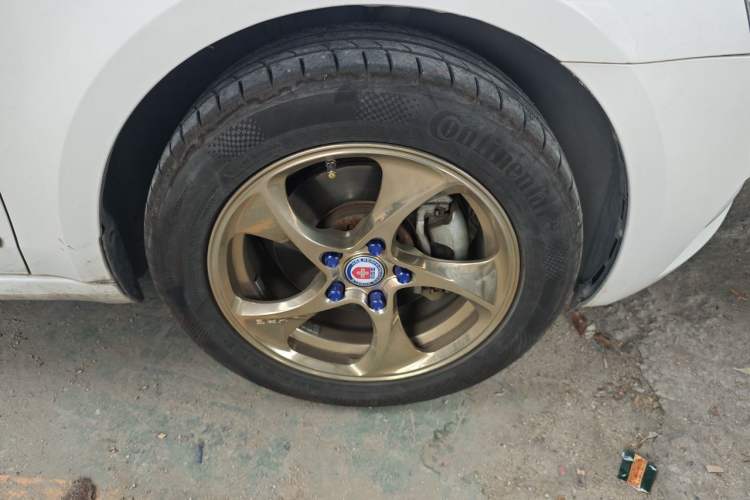 Used Skoda Octavia 2018 1.6L Automatic Luxury Edition Right Front Wheel Hub