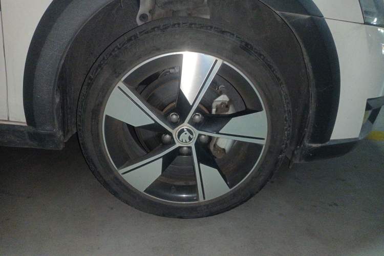 Used Skoda Octavia 2018 Station Wagon TSI280 DSG Luxury Edition Right Front Wheel Hub