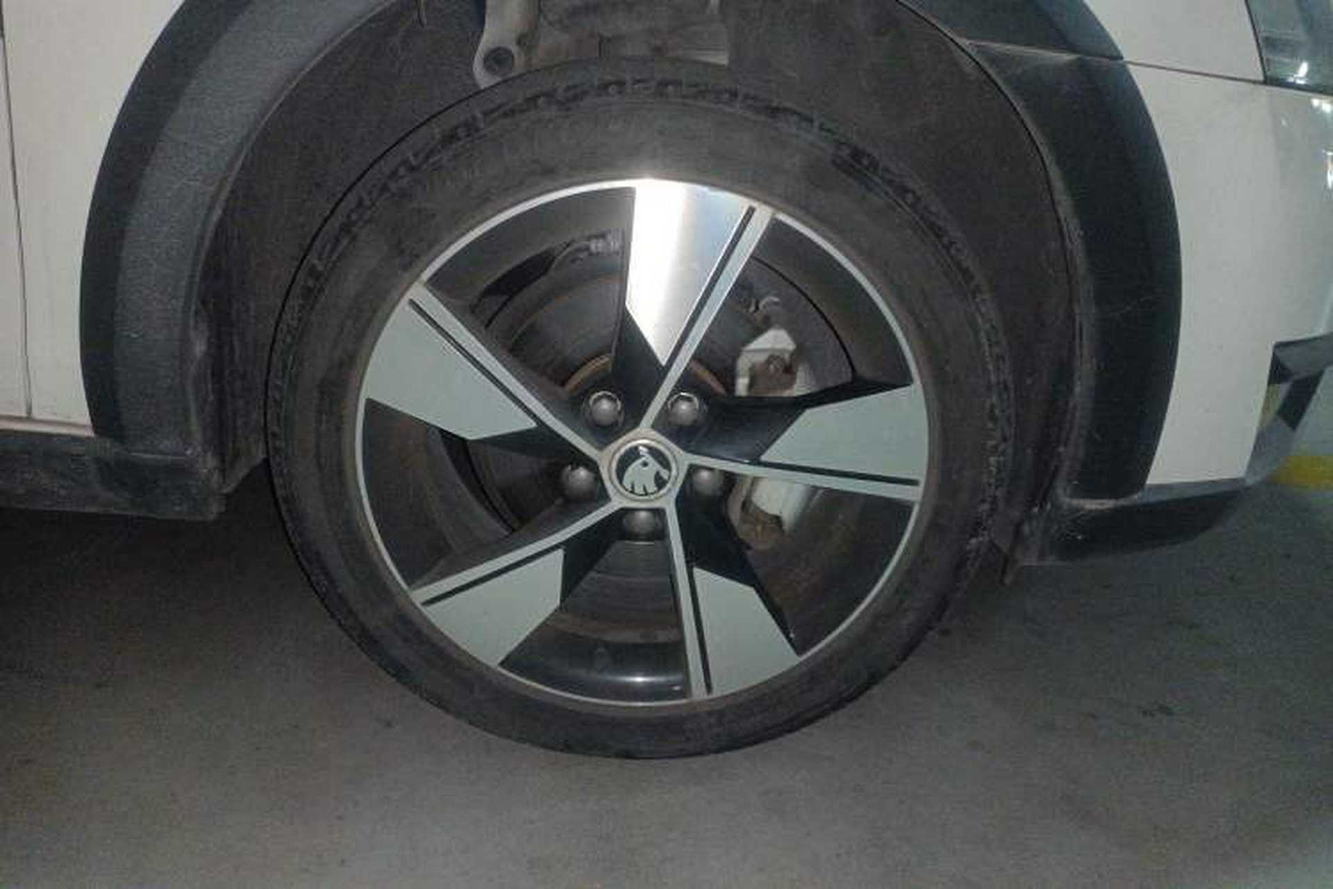 Used Skoda Octavia 2018 Station Wagon TSI280 DSG Luxury Edition Right Front Wheel Hub