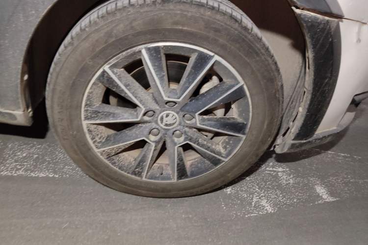 Used Skoda Octavia 2018 Station Wagon TSI230 DSG Luxury Edition Right Front Wheel Hub
