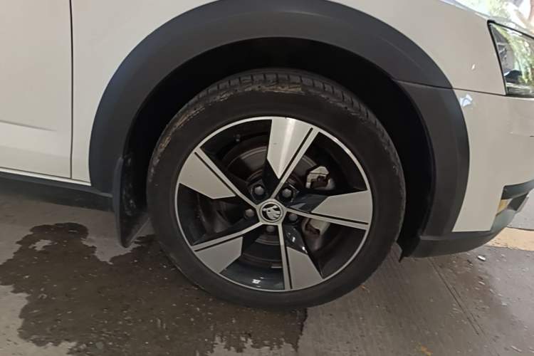 Used Skoda Octavia 2018 Station Wagon TSI280 DSG Luxury Edition Right Front Wheel Hub
