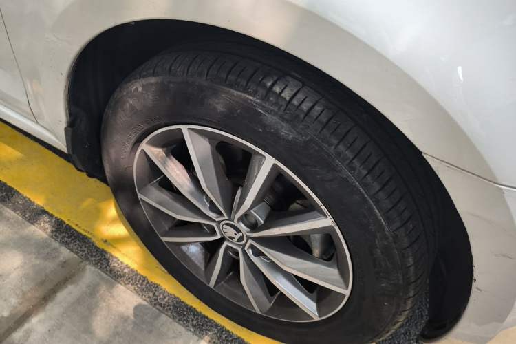 Used Skoda Octavia 2018 TSI230 DSG Comfort Edition Right Front Wheel Hub