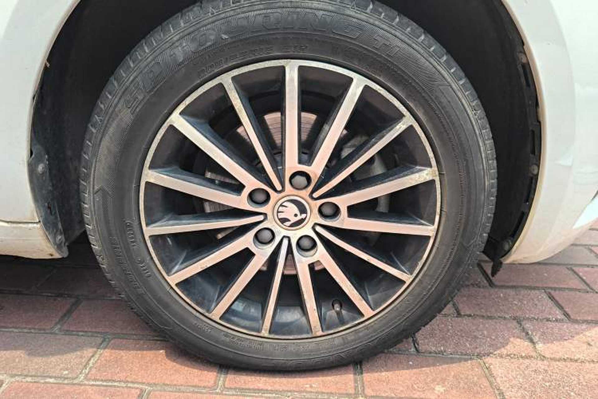 Used Skoda Octavia 2018 TSI230 DSG Comfort Edition Right Front Wheel Hub