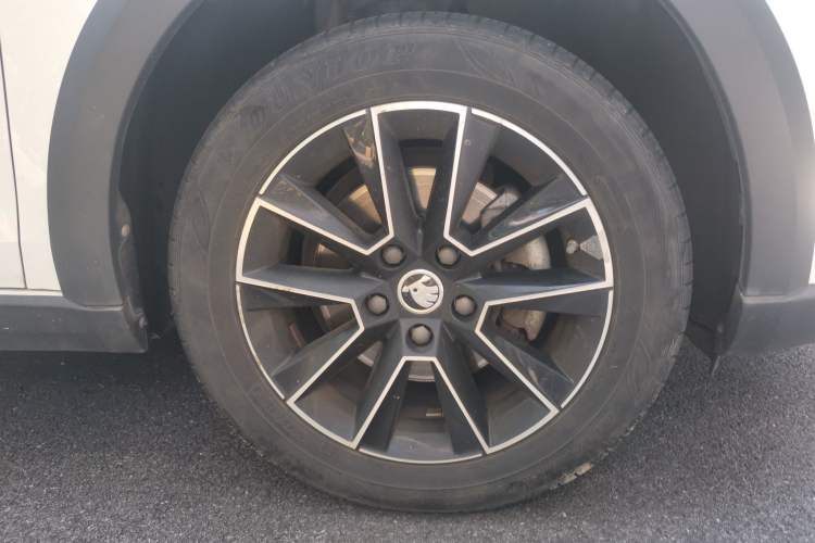 Used Skoda Octavia 2018 Station Wagon TSI230 DSG Luxury Edition Right Front Wheel Hub