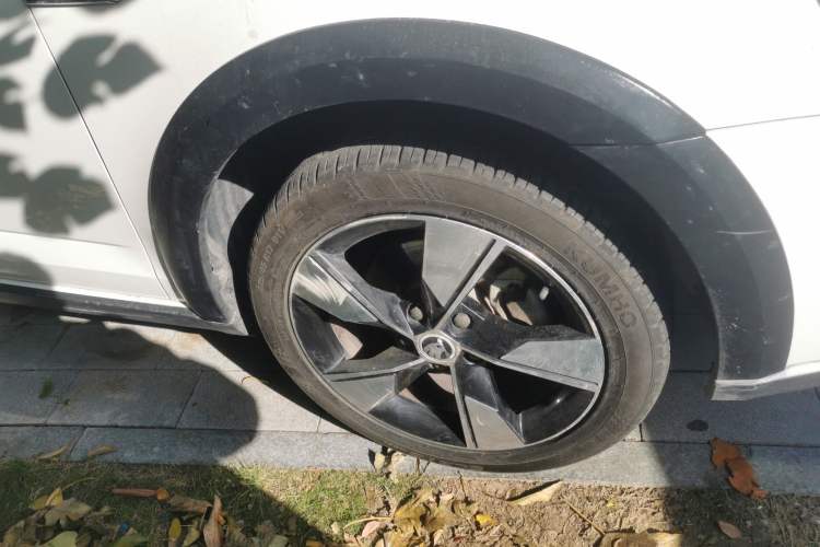 Used Skoda Octavia 2018 Station Wagon TSI280 DSG Luxury Edition Right Front Wheel Hub