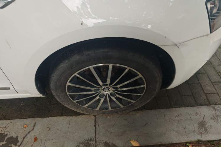 Used Skoda Octavia 2018 TSI230 DSG Luxury Edition Right Front Wheel Hub