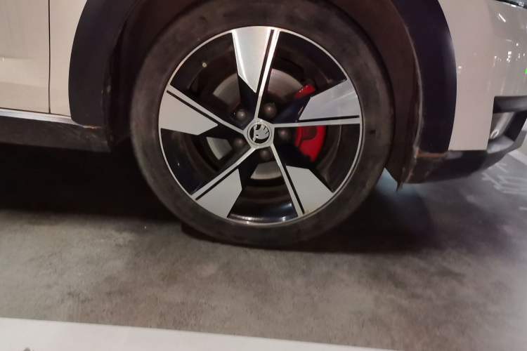 Used Skoda Octavia 2018 Station Wagon TSI280 DSG Flagship Edition Right Front Wheel Hub