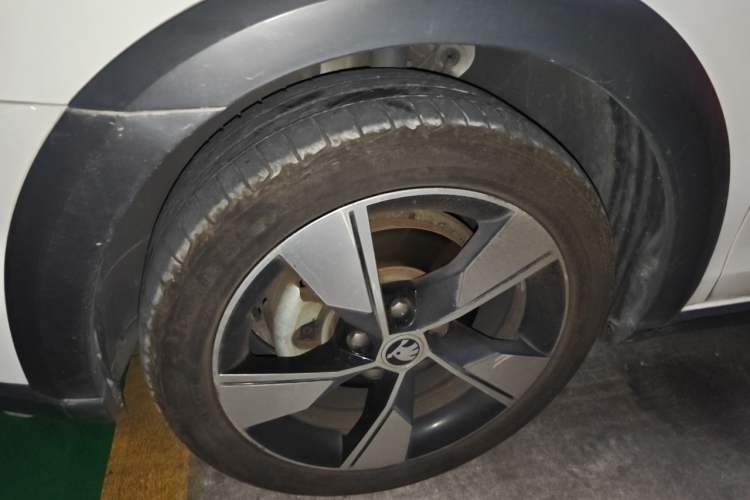 Used Skoda Octavia 2018 Station Wagon TSI280 DSG Luxury Edition Right Front Wheel Hub