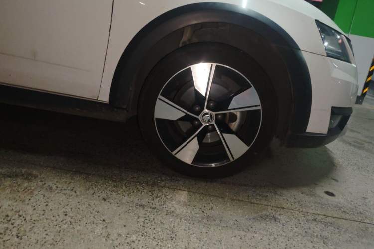 Used Skoda Octavia 2018 Station Wagon TSI280 DSG Luxury Edition Right Front Wheel Hub