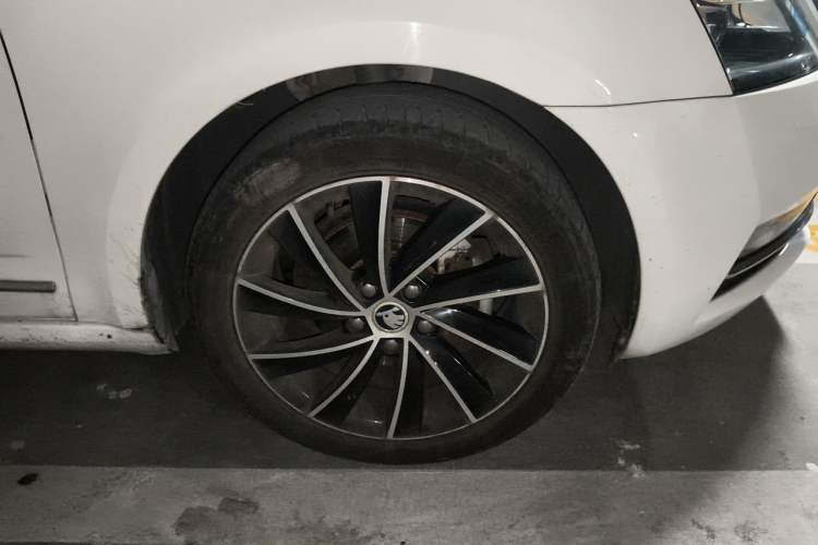 Used Skoda Octavia 2018 TSI280 DSG Flagship Edition Right Front Wheel Hub