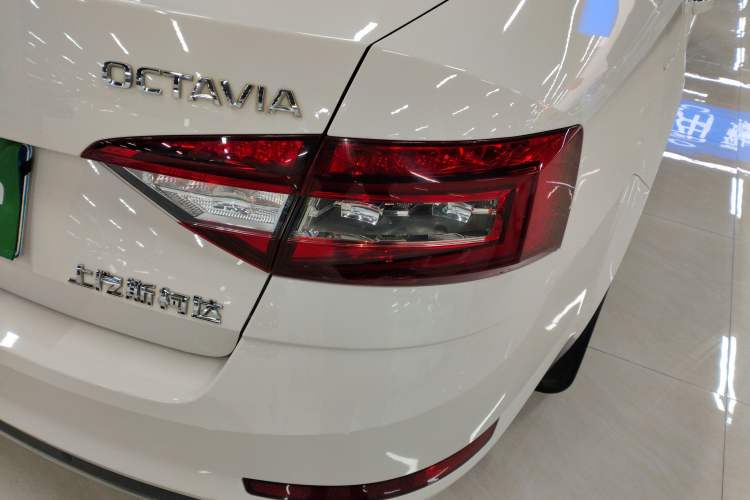 Used Skoda Octavia 2018 TSI230 DSG Luxury Edition Right Rear Taillight