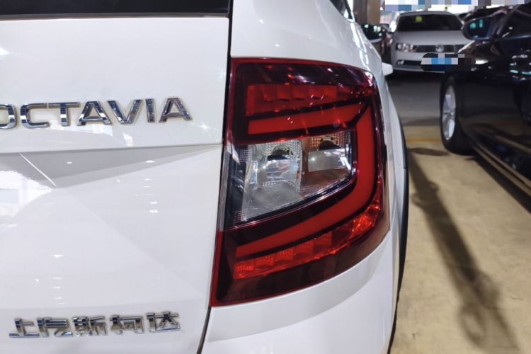 Used Skoda Octavia 2018 Station Wagon TSI230 DSG Comfort Edition Right Rear Taillight