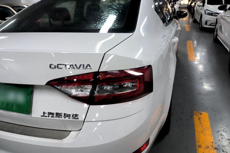 Used Skoda Octavia 2018 1.6L Manual Standard Edition Right Rear Taillight