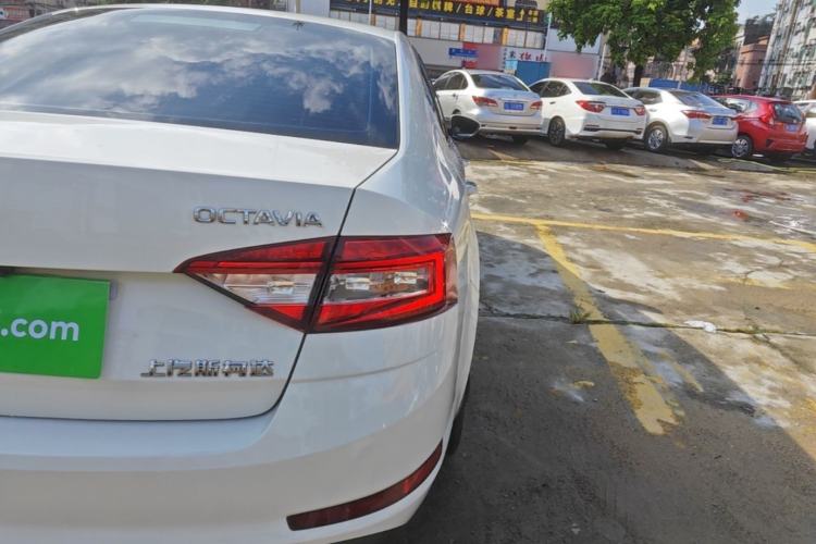 Used Skoda Octavia 2018 TSI230 DSG Luxury Edition Right Rear Taillight