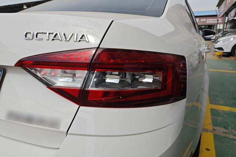 Used Skoda Octavia 2018 TSI230 DSG Luxury Edition Right Rear Taillight