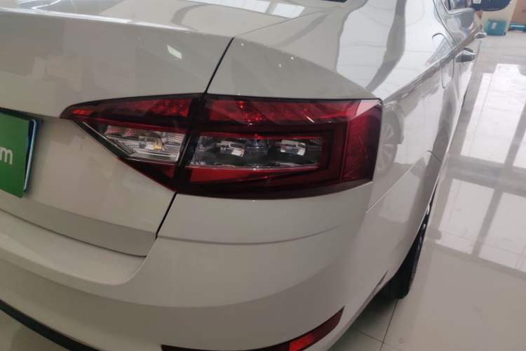Used Skoda Octavia 2018 TSI230 DSG Comfort Edition Right Rear Taillight