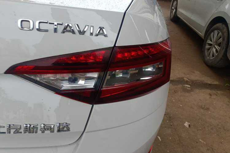 Used Skoda Octavia 2018 TSI230 DSG Luxury Edition Right Rear Taillight