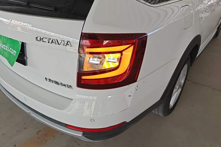 Used Skoda Octavia 2018 Station Wagon TSI230 DSG Comfort Edition Right Rear Taillight