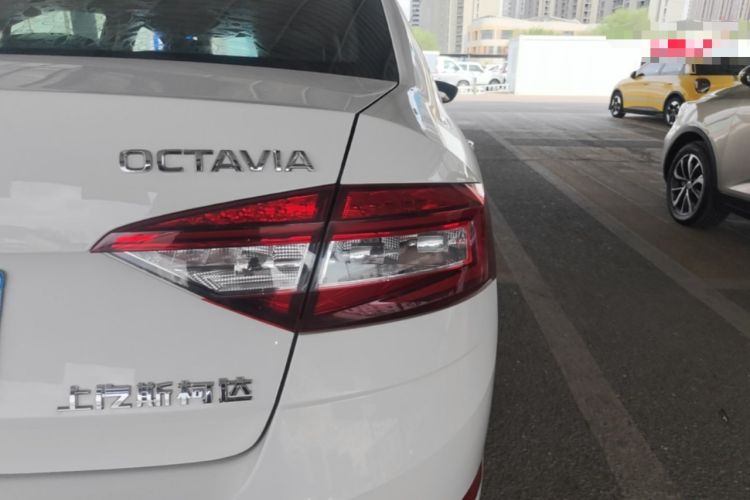 Used Skoda Octavia 2018 TSI280 DSG Flagship Edition Right Rear Taillight