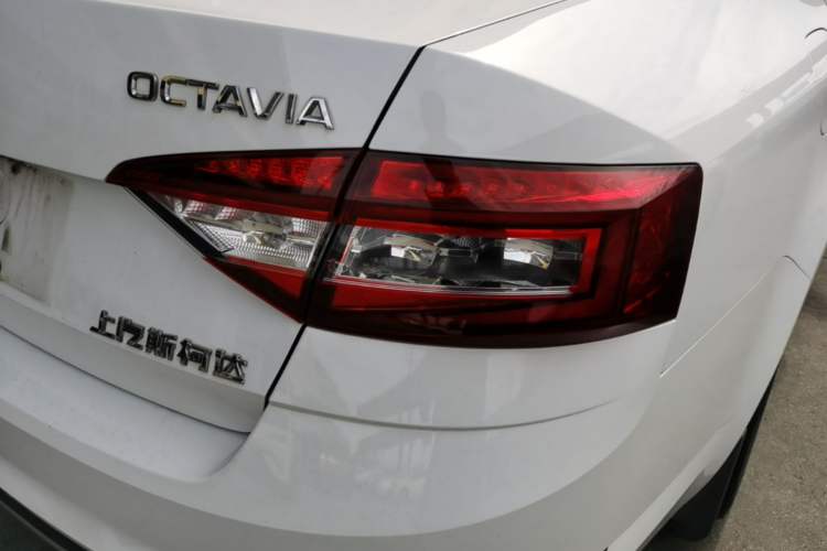 Used Skoda Octavia 2018 1.6L Automatic Luxury Edition Right Rear Taillight