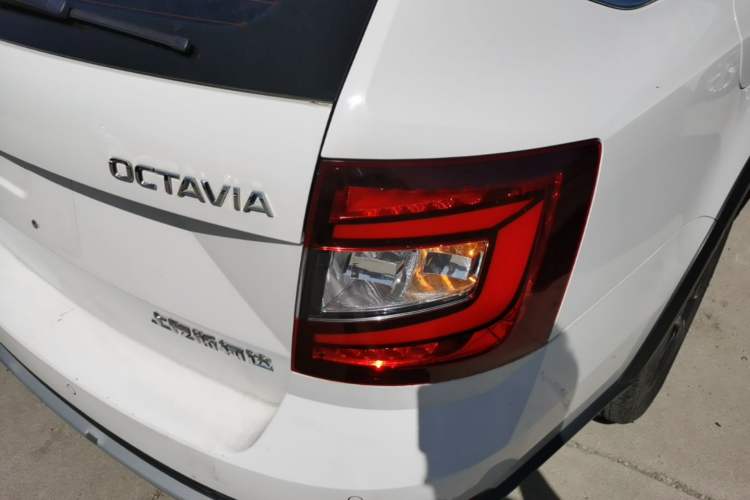 Used Skoda Octavia 2018 Station Wagon TSI230 DSG Luxury Edition Right Rear Taillight