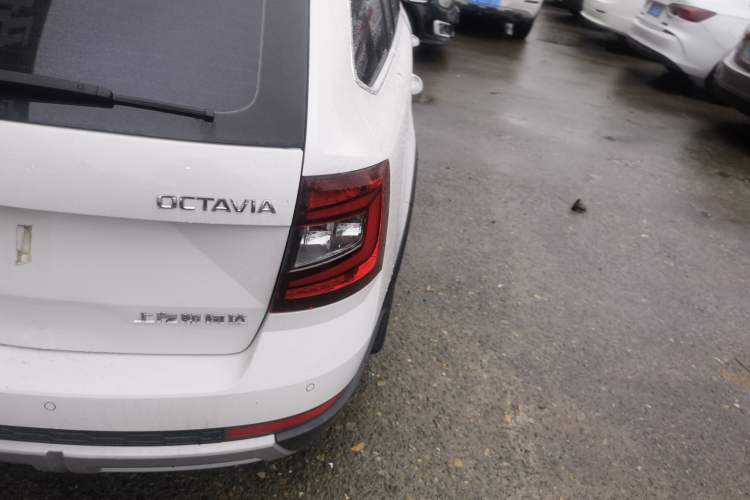 Used Skoda Octavia 2018 Station Wagon TSI280 DSG Luxury Edition Right Rear Taillight