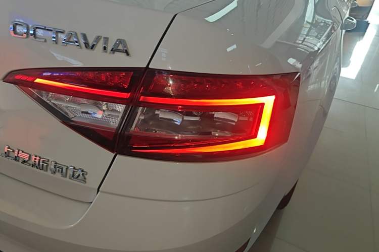 Used Skoda Octavia 2018 TSI230 DSG Luxury Edition Right Rear Taillight