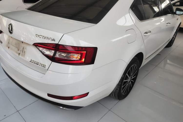 Used Skoda Octavia 2018 TSI230 DSG Luxury Edition Right Rear Taillight
