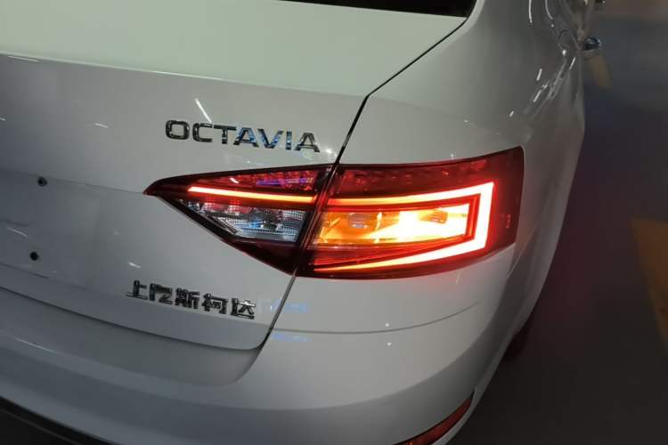 Used Skoda Octavia 2018 TSI230 DSG Luxury Edition Right Rear Taillight