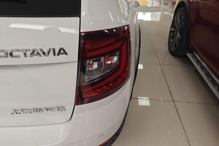 Used Skoda Octavia 2018 Station Wagon TSI280 DSG Luxury Edition Right Rear Taillight