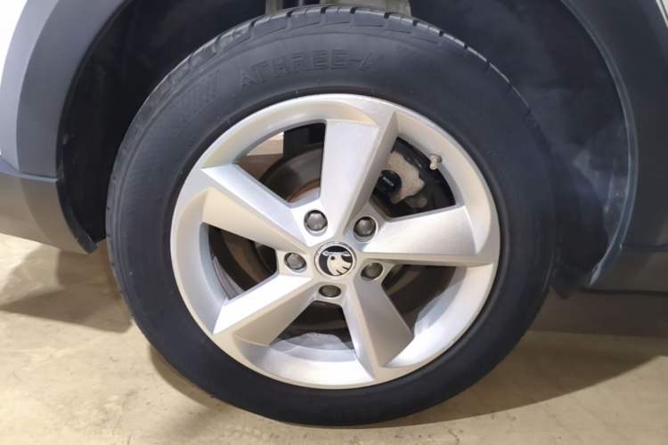 Used Skoda Octavia 2018 Station Wagon TSI230 DSG Comfort Edition Right Rear Wheel Hub