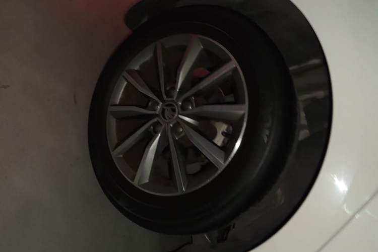 Used Skoda Octavia 2018 1.6L Automatic Comfort Edition Right Rear Wheel Hub