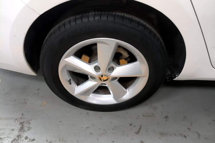 Used Skoda Octavia 2018 1.6L Manual Standard Edition Right Rear Wheel Hub