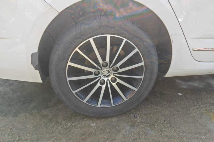 Used Skoda Octavia 2018 TSI230 DSG Luxury Edition Right Rear Wheel Hub