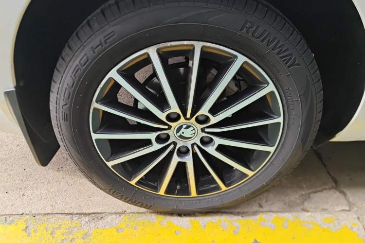Used Skoda Octavia 2018 TSI230 DSG Luxury Edition Right Rear Wheel Hub
