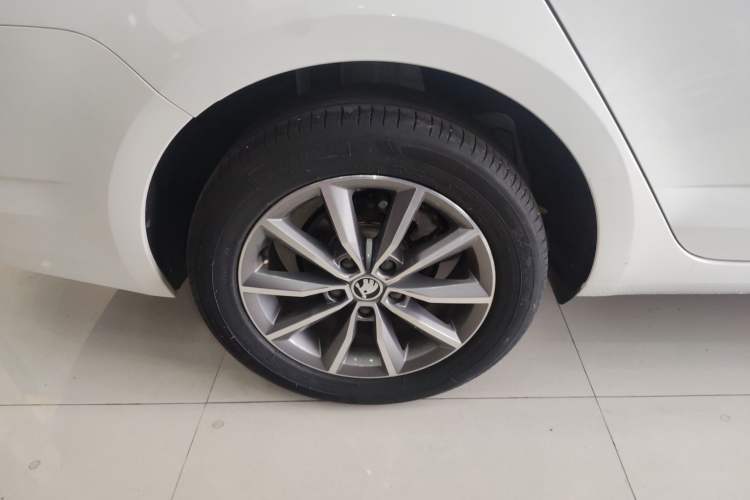 Used Skoda Octavia 2018 TSI230 DSG Comfort Edition Right Rear Wheel Hub