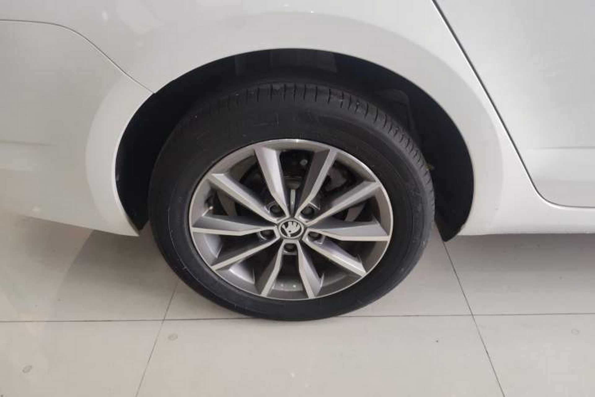 Used Skoda Octavia 2018 TSI230 DSG Comfort Edition Right Rear Wheel Hub