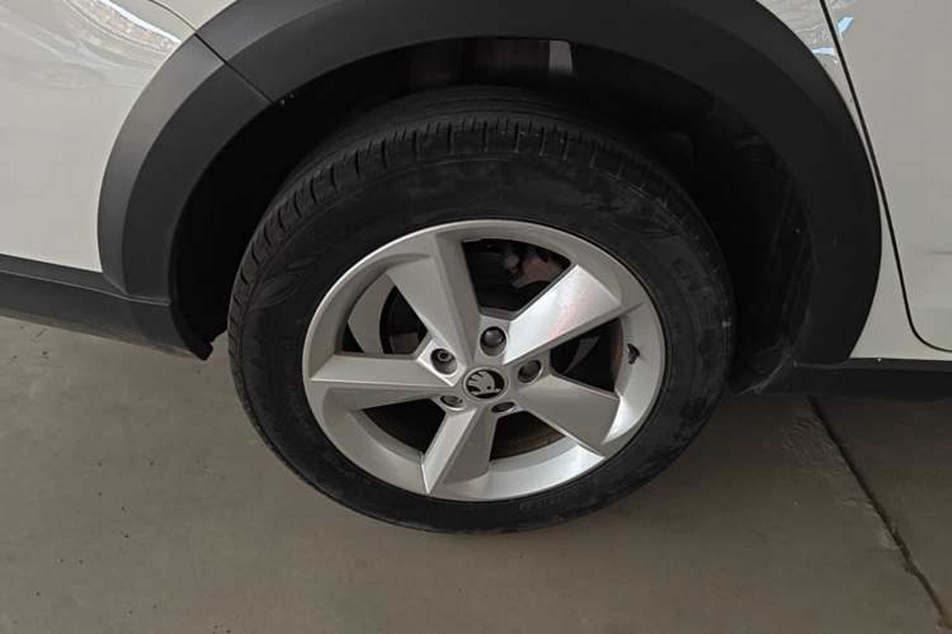 Used Skoda Octavia 2018 Station Wagon TSI230 DSG Comfort Edition Right Rear Wheel Hub