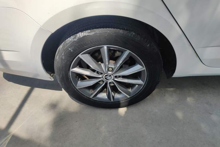Used Skoda Octavia 2018 TSI230 DSG Comfort Edition Right Rear Wheel Hub