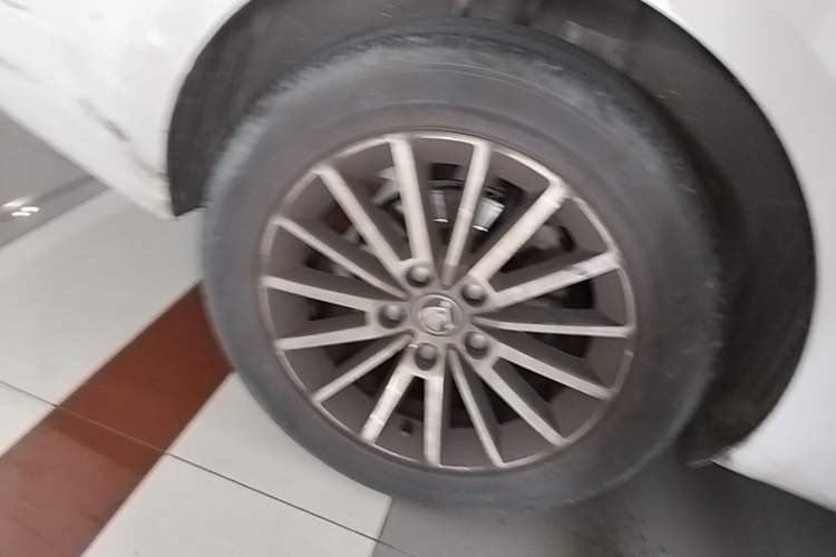 Used Skoda Octavia 2018 1.6L Automatic Luxury Edition Right Rear Wheel Hub