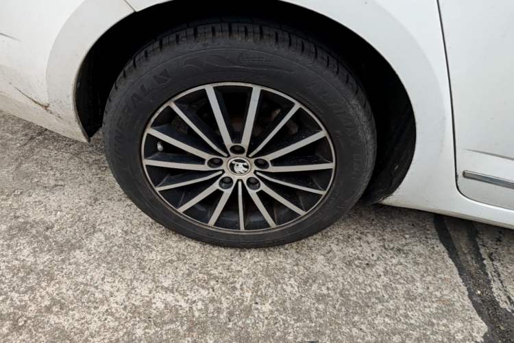 Used Skoda Octavia 2018 TSI230 DSG Luxury Edition Right Rear Wheel Hub
