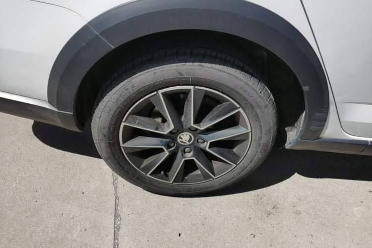 Used Skoda Octavia 2018 Station Wagon TSI230 DSG Luxury Edition Right Rear Wheel Hub