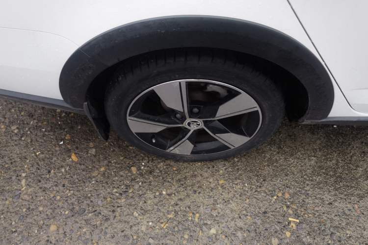 Used Skoda Octavia 2018 Station Wagon TSI280 DSG Luxury Edition Right Rear Wheel Hub